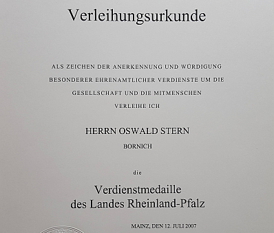 Oswald Albrecht Stern wird die Verdienstmedaille des Landes Rheinland-Pfalz verliehen